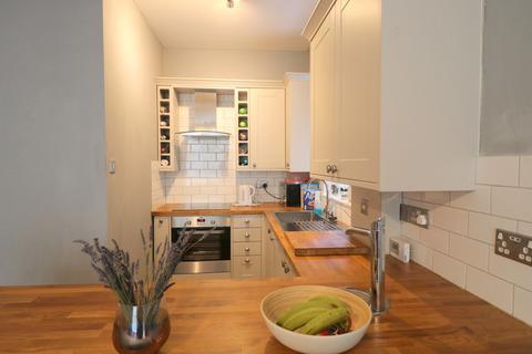 Flat 2, 155 Sanderstead Road, South Croydon, CR2 0PH
