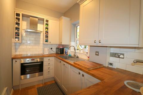 Flat 2, 155 Sanderstead Road, South Croydon, CR2 0PH
