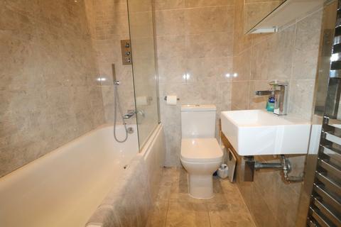 Flat 2, 155 Sanderstead Road, South Croydon, CR2 0PH