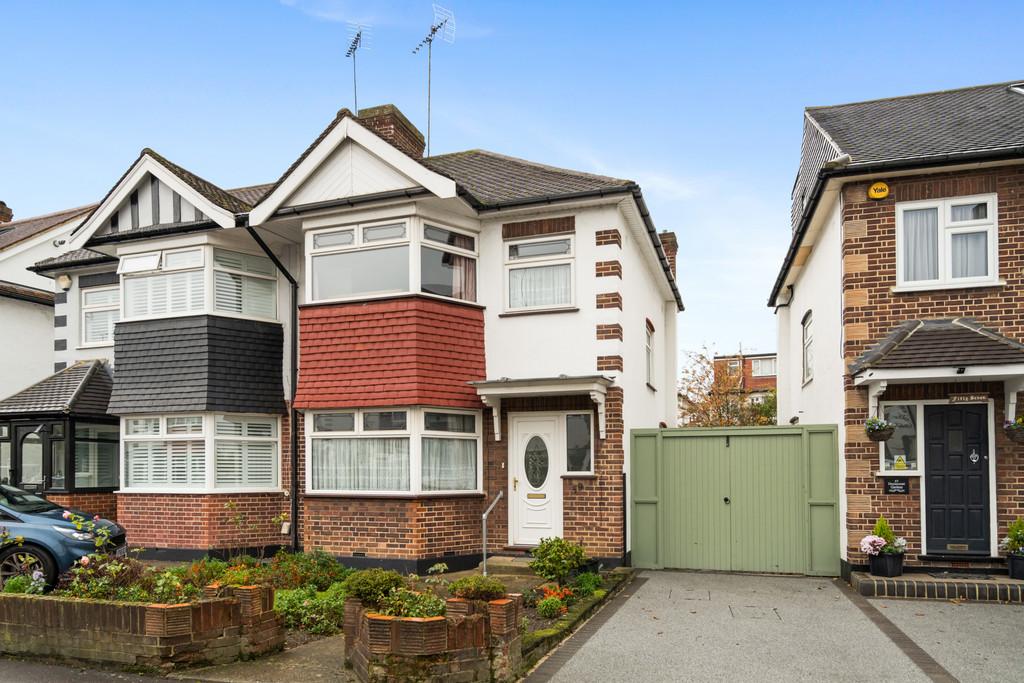 Deynecourt Gardens, Wanstead 3 bed semidetached house £650,000