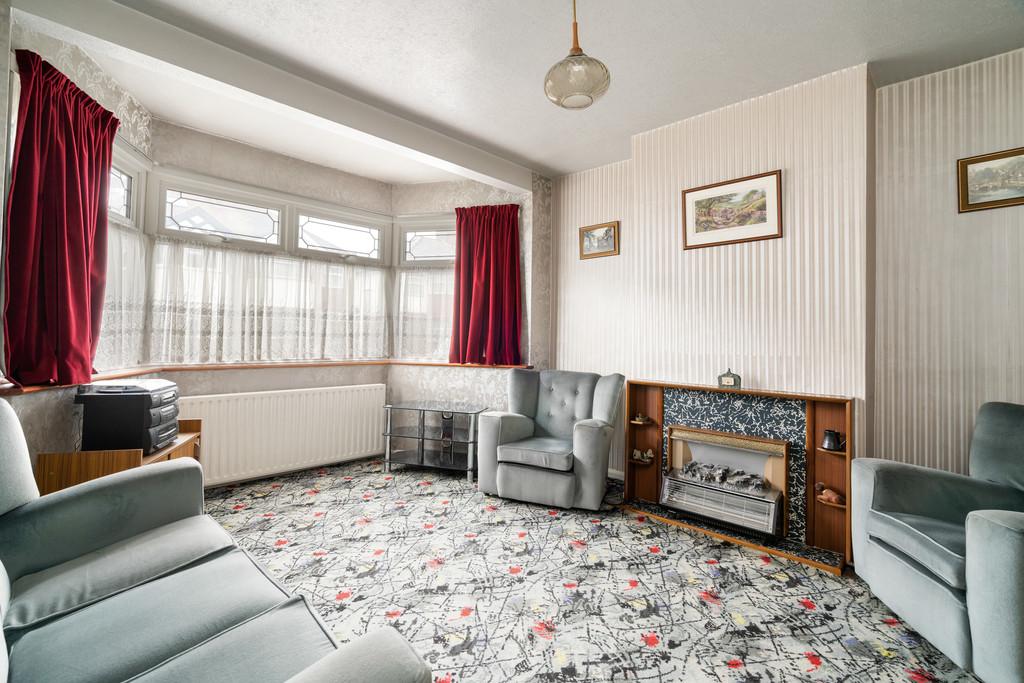 Deynecourt Gardens, Wanstead 3 bed semidetached house £650,000