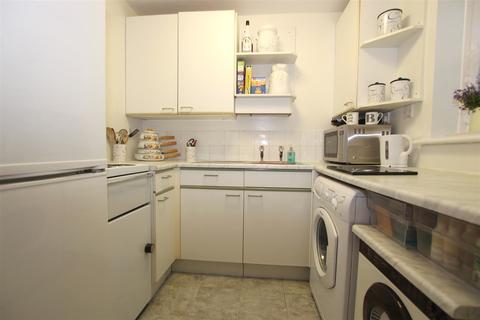 172 Frobisher Road, Erith, DA8 2PW