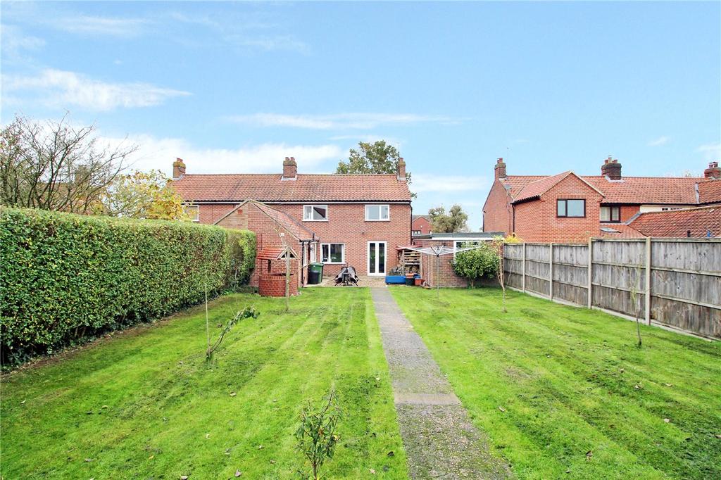 Caistor Lane, Poringland, Norwich, Norfolk, NR14 3 bed semidetached