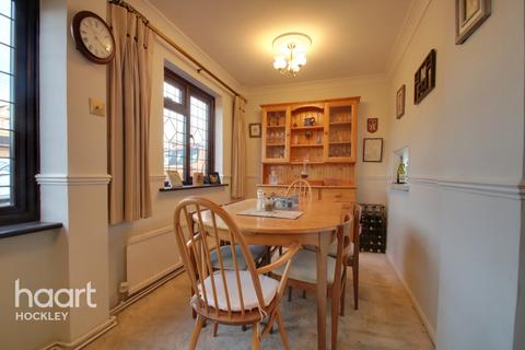 23 Crouch Avenue, Hullbridge, Hockley, SS5 6BS