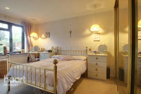 23 Crouch Avenue, Hullbridge, Hockley, SS5 6BS