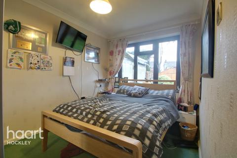23 Crouch Avenue, Hullbridge, Hockley, SS5 6BS