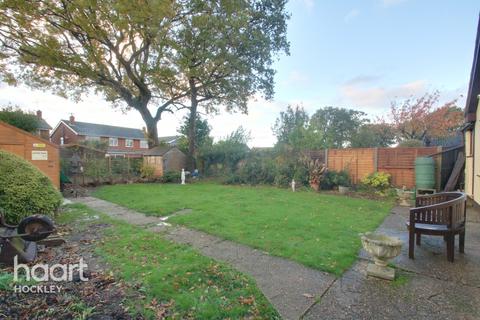 23 Crouch Avenue, Hullbridge, Hockley, SS5 6BS