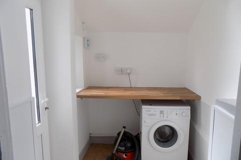 2 bedroom end of terrace house to rent, Caellepa, Bangor, Gwynedd, LL57