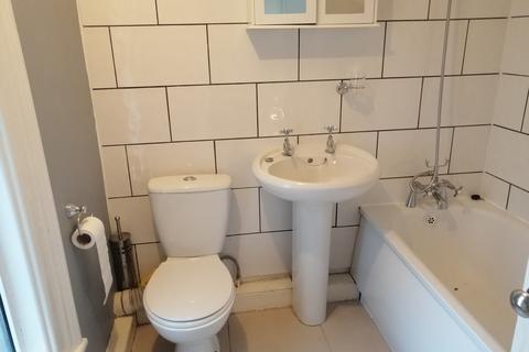 3 bedroom terraced house to rent, Orme Road, Bangor, LL57