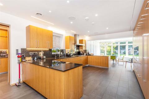 40 Sheen Common Drive, Richmond, TW10 5BN