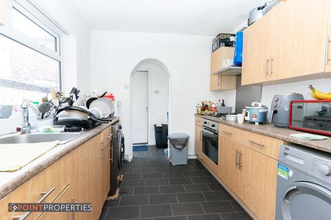 4 bedroom terraced house to rent, Kensington Fields, Liverpool L7