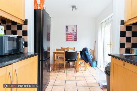 undefined, Liverpool L6