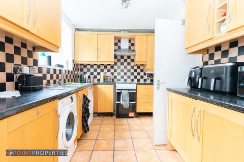 undefined, Liverpool L6