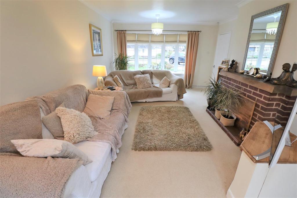 Princes Gardens, Codsall, Wolverhampton 3 bed semidetached house £