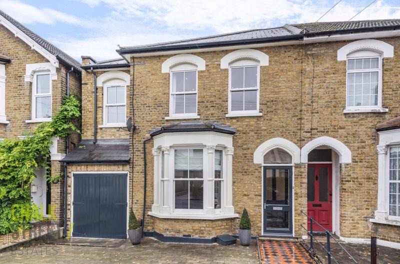 Manor Road, Romford, RM1 4 bed semidetached house £650,000