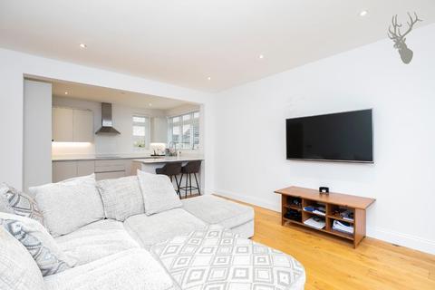 23 Orchard Drive, Theydon Bois, Epping, CM16 7DH
