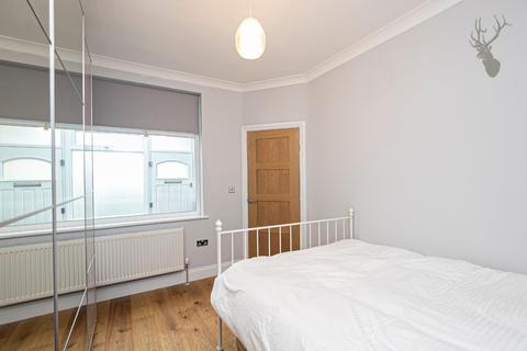 23 Orchard Drive, Theydon Bois, Epping, CM16 7DH
