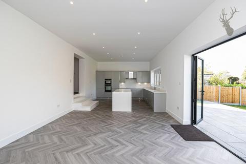 The Oaks Bournebridge Lane, Stapleford Abbotts, Romford, RM4 1LT