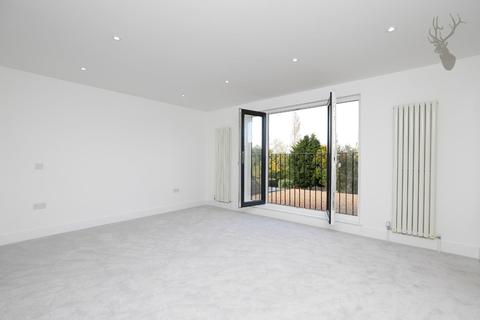 The Oaks Bournebridge Lane, Stapleford Abbotts, Romford, RM4 1LT