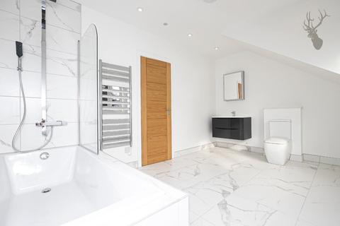 The Oaks Bournebridge Lane, Stapleford Abbotts, Romford, RM4 1LT