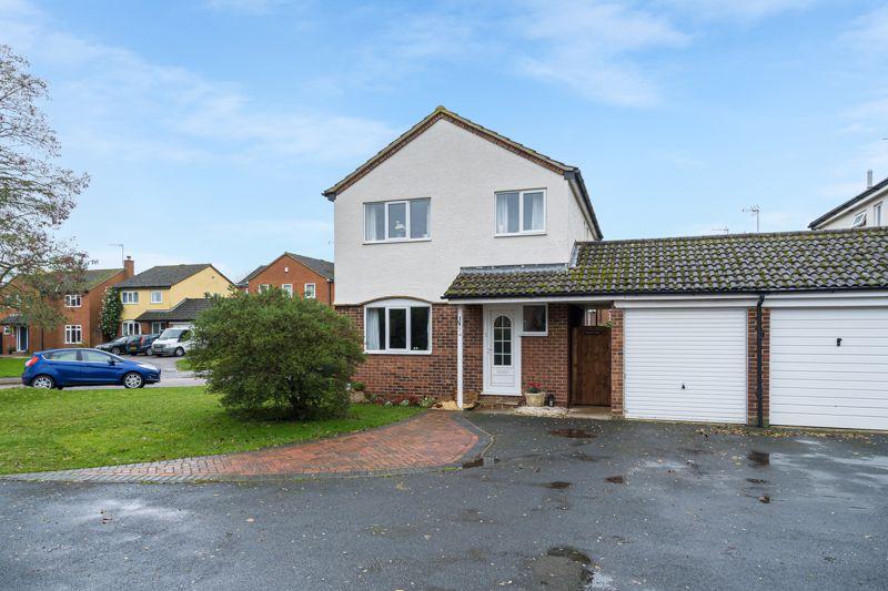 Windmill Avenue, Bicester 4 bed link detached house £410,000