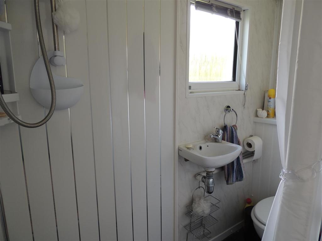 WC/Shower Room:
