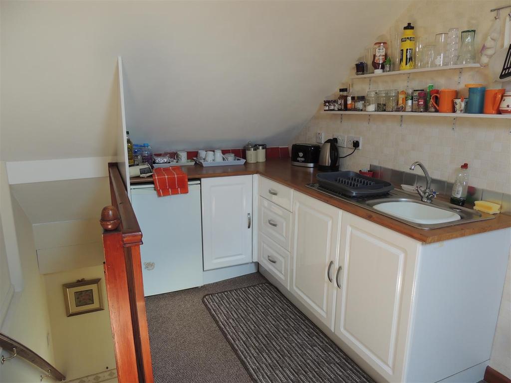 First Floor Landing Kitchenette Area: