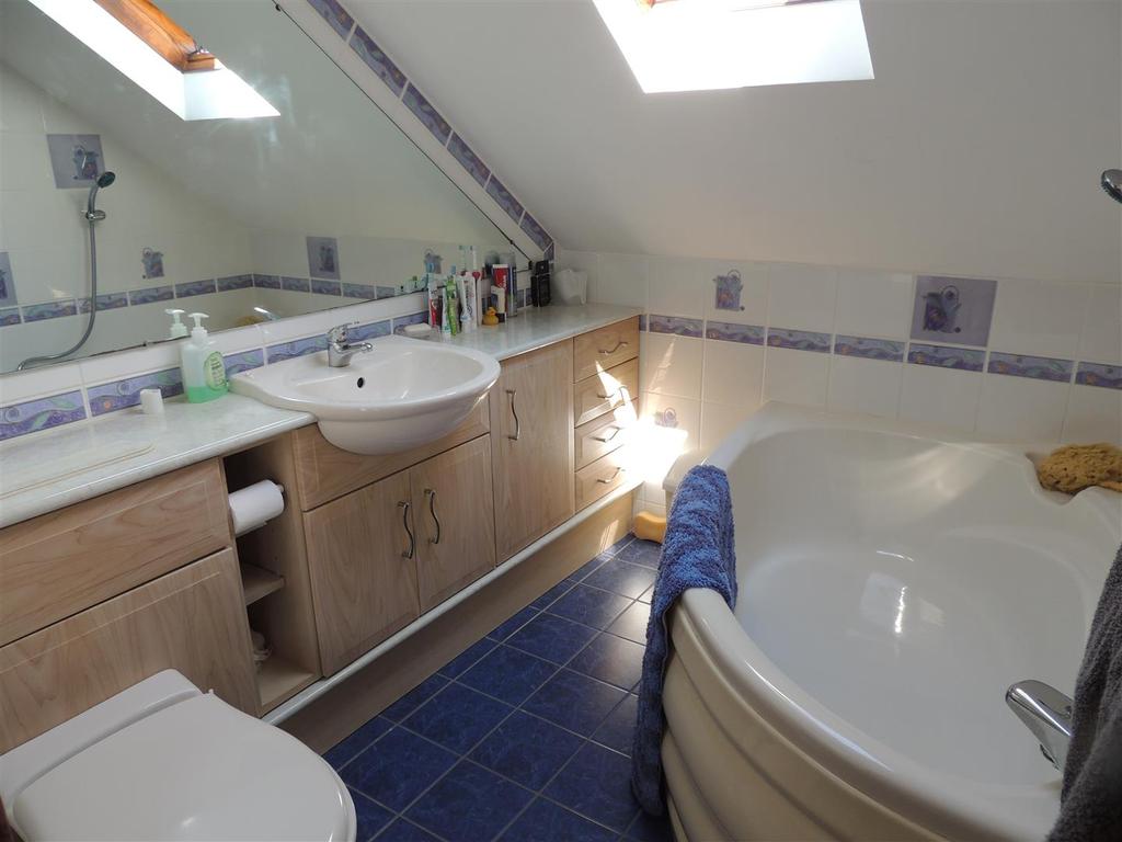 En-Suite Bathroom:
