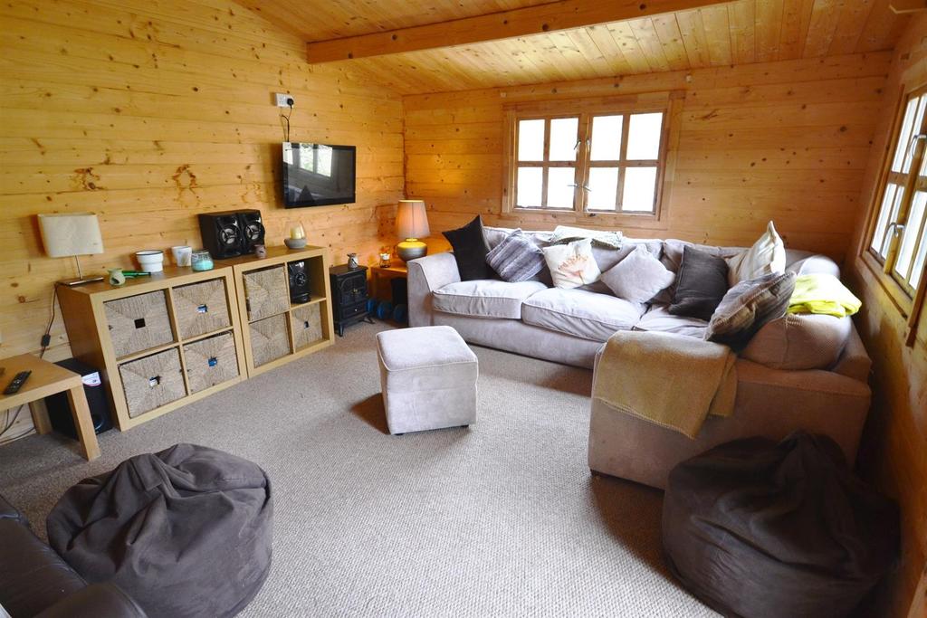Outbuilding.jpg