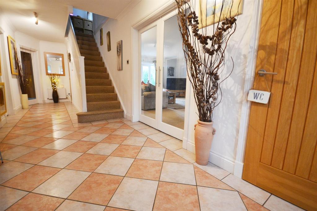 Hallway.jpg