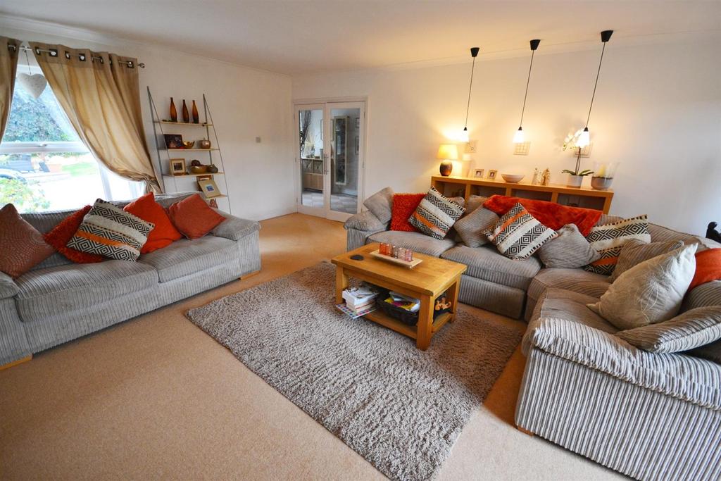 Lounge 11.jpg