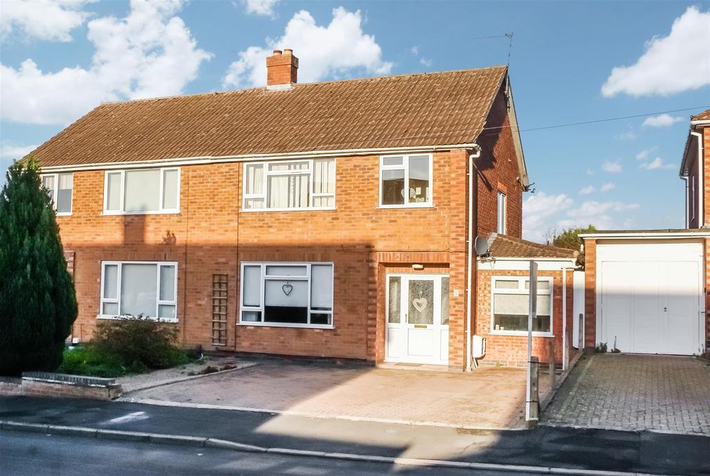 Dunblane Drive, Leamington Spa 3 bed semidetached house £380,000