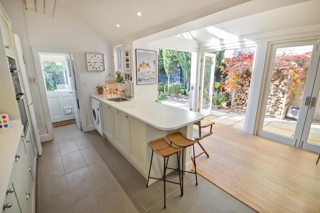 Breakfast Kitchen iii.JPG