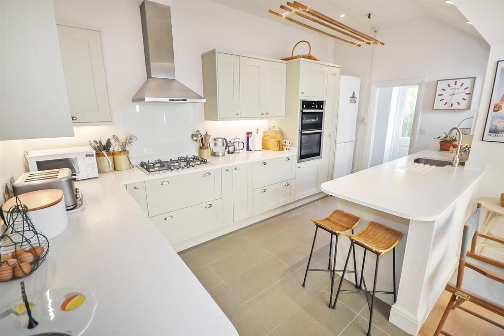 Breakfast Kitchen i.JPG