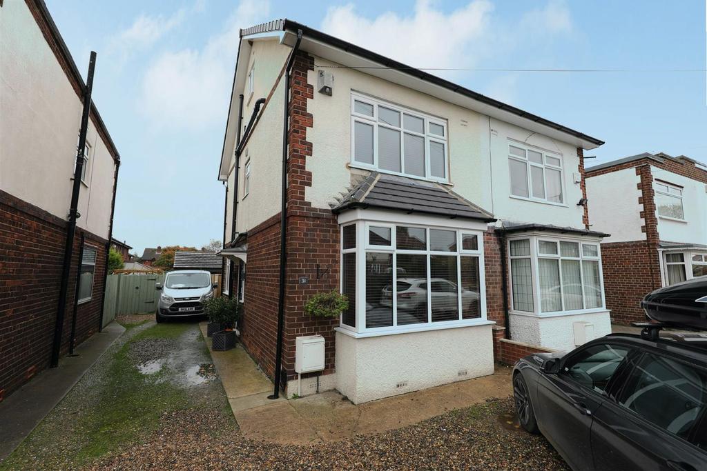 St. Margarets Avenue, Cottingham 3 bed semidetached house £230,000