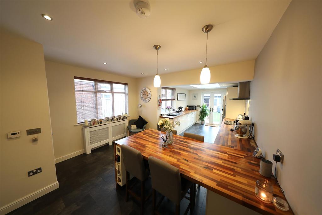 St. Margarets Avenue, Cottingham 3 bed semidetached house £230,000