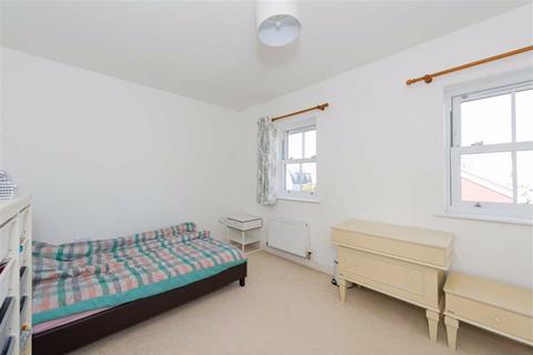 37 Westmount Close, Worcester Park, KT4 8FL