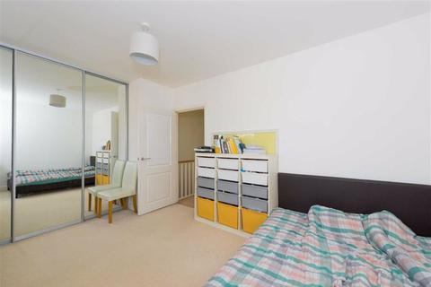 37 Westmount Close, Worcester Park, KT4 8FL