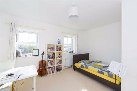 37 Westmount Close, Worcester Park, KT4 8FL