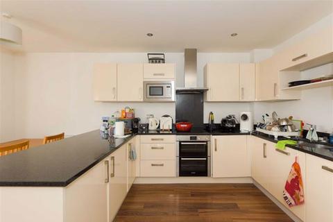 37 Westmount Close, Worcester Park, KT4 8FL