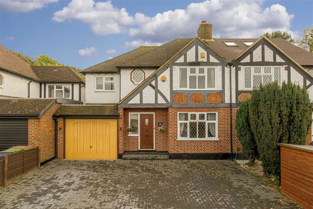 Grafton Road, Worcester Park, Surrey 4 bed semidetached house £689,950