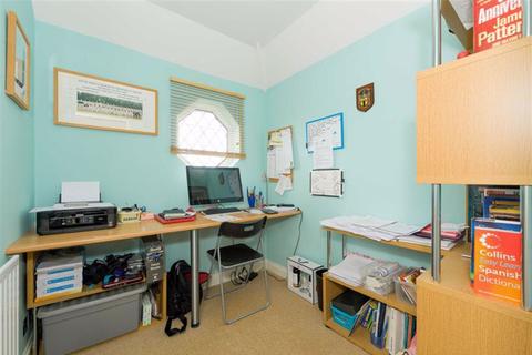 36 Grafton Road, Worcester Park, KT4 7QP