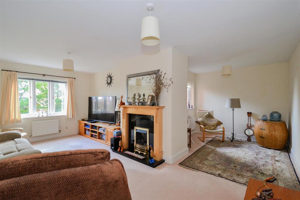 Croftdown Court, Abbey Road, Great Malvern 3 bed semi-detached house ...