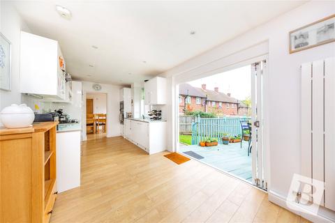 10 Hampton Mead, Loughton, IG10 1TX