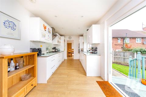 10 Hampton Mead, Loughton, IG10 1TX