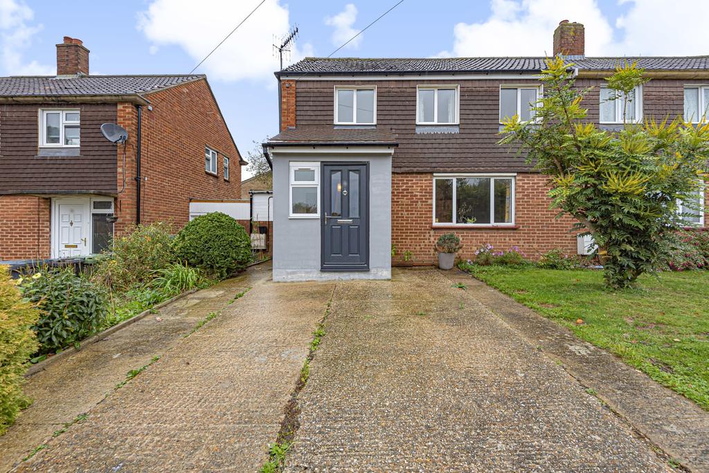 Cabell Road, Guildford, GU2 3 bed semi-detached house - £375,000