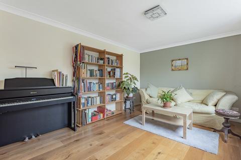 76 Cabell Road, Guildford, GU2 8JF