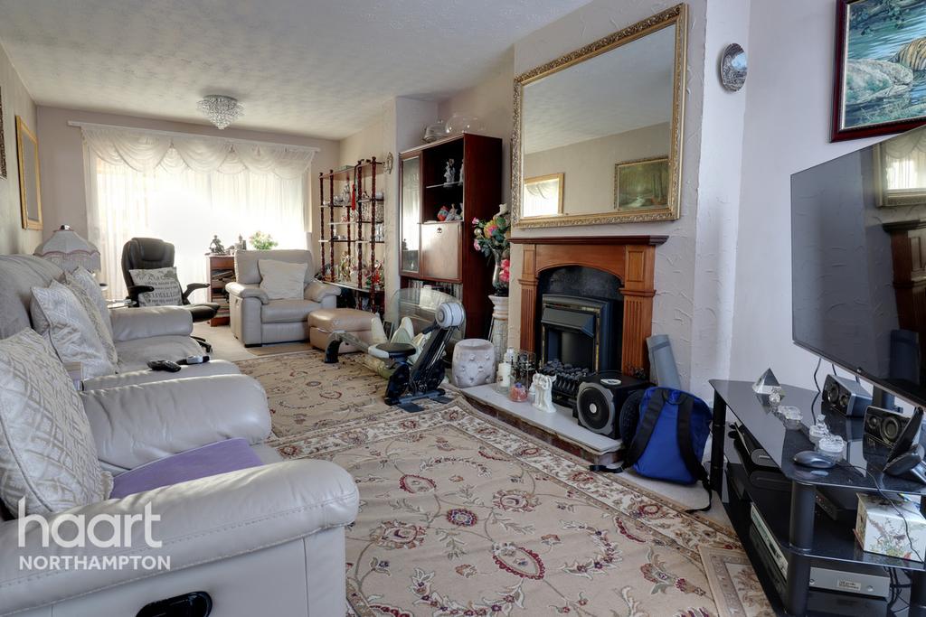 Wheatfield Road, Northampton 3 bed end of terrace house £230,000