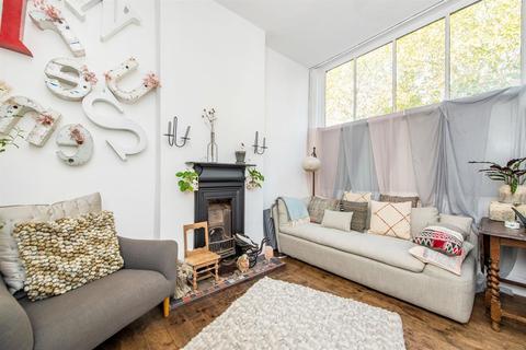 100 Columbia Road, London, E2 7QB