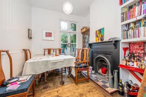 100 Columbia Road, London, E2 7QB